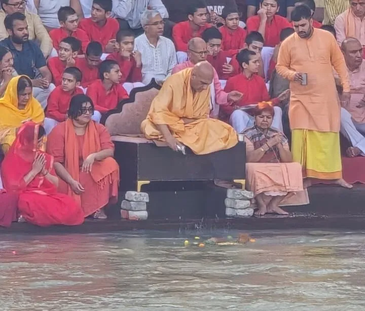 Avadhesanand Giri Maharaj12