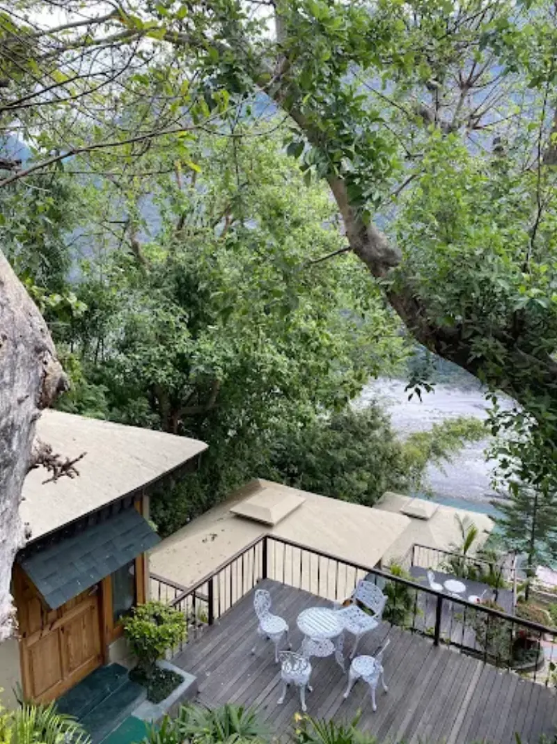 Raga on the Ganges, Rishikesh